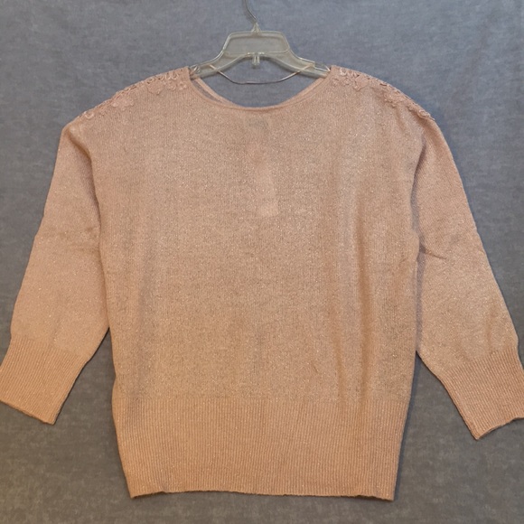 NWT Elle Soft Feminine Peach Color Sweater with Classic Appliqué Accents - Picture 2 of 11